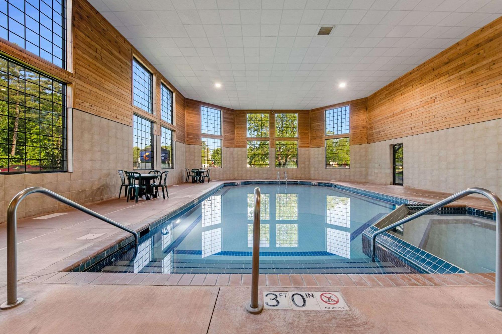 Hotel Comfort & - Wausau Weston