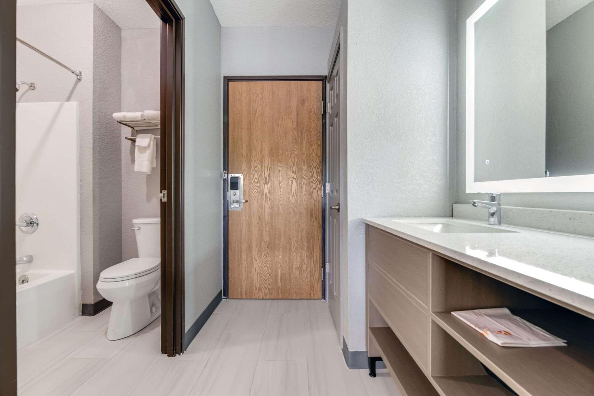 Comfort & - Wausau Hotel