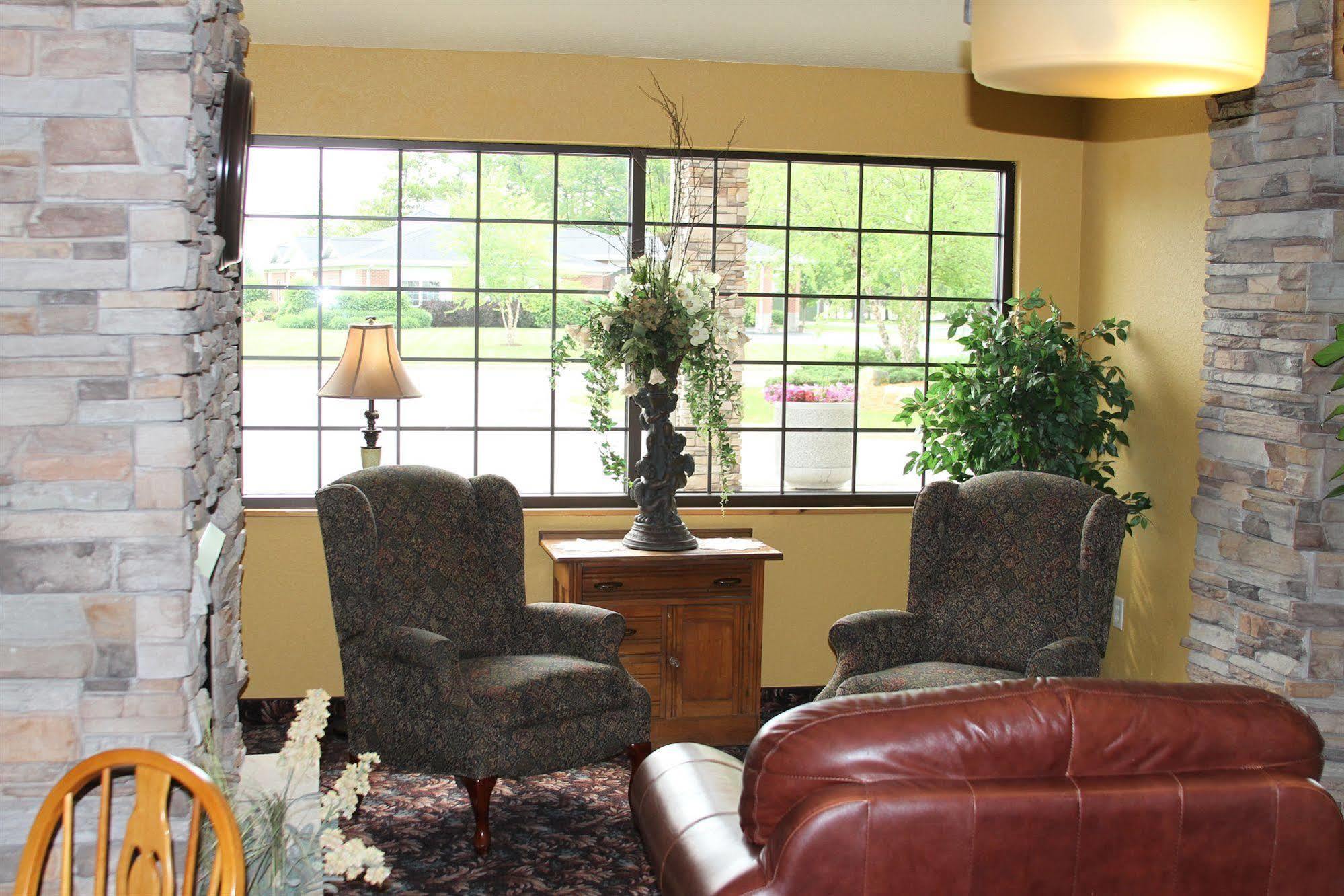 Comfort & - Wausau 2*